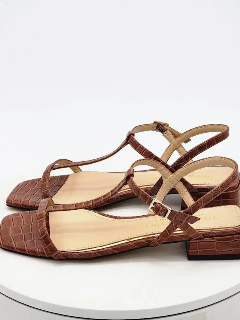 Things II Come Alexandra-SY Brown Croc Embossed T-Strap Sandals Women's Size 6.5